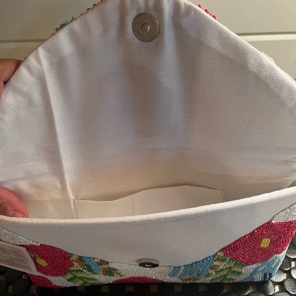 Handmade colorful beaded clutch - Picture 6 of 7